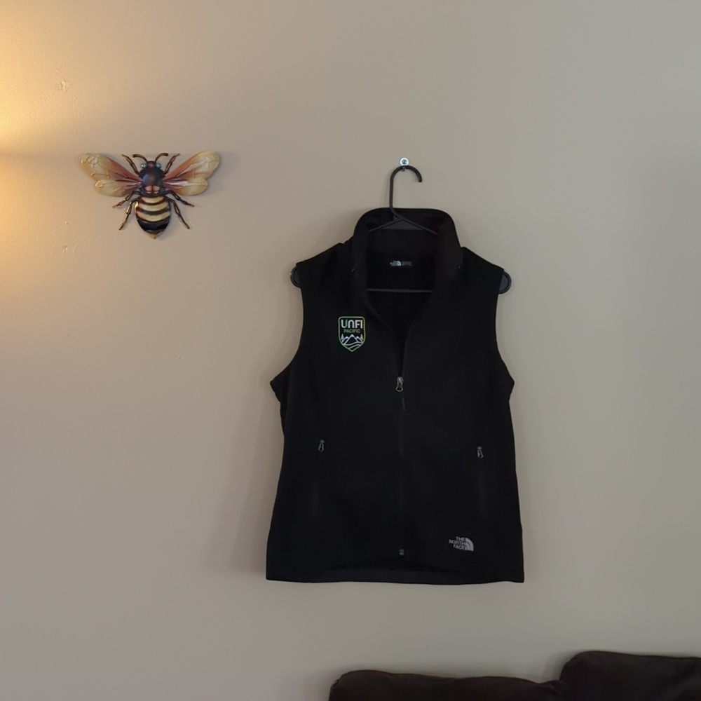 The north Face black vest, women's medium